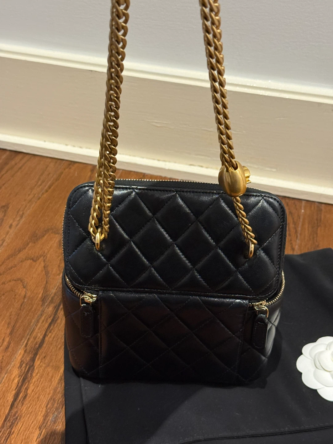 Chanel Black Quilted Vanity Case - photo 5