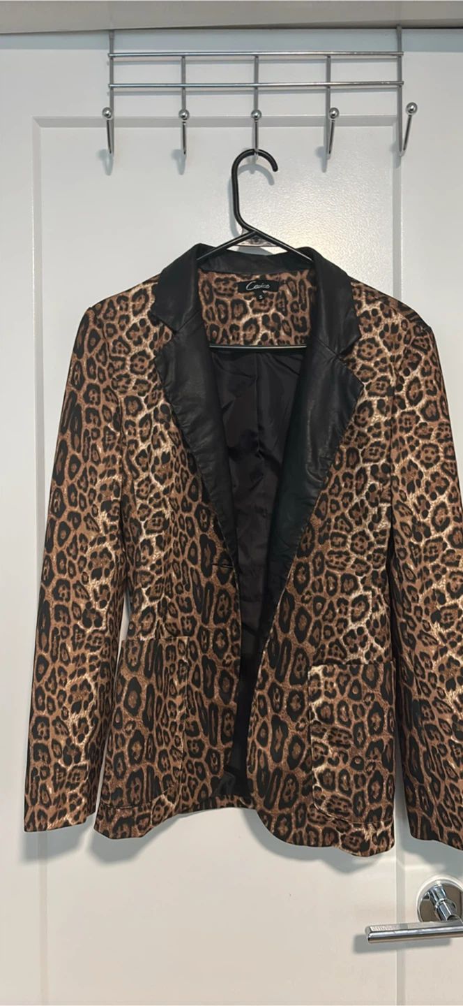 Choice Leopard Print Blazer with Faux Leather Collar