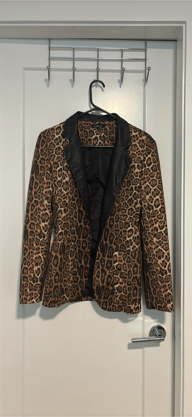 Choice Leopard Print Blazer with Faux Leather Collar - photo 3