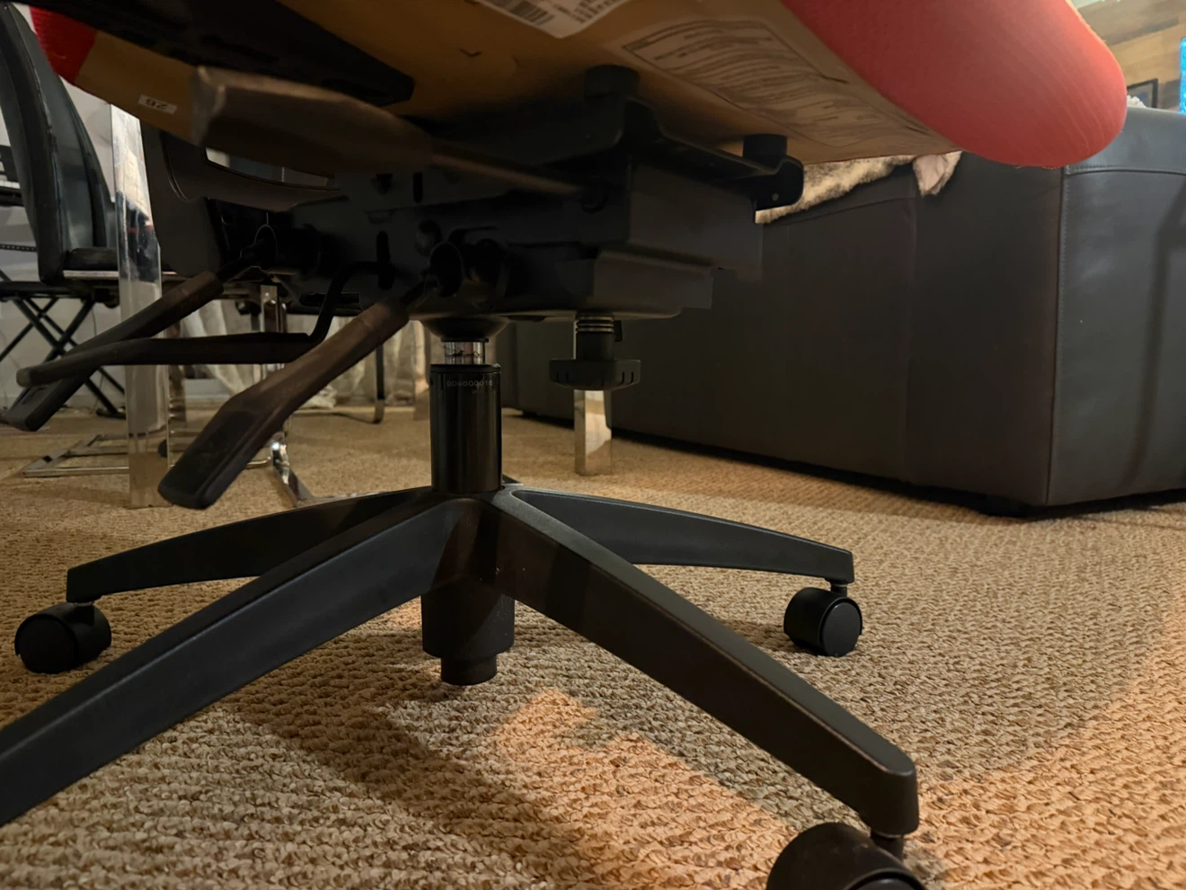 Red Mesh Back Office Chair - photo 3