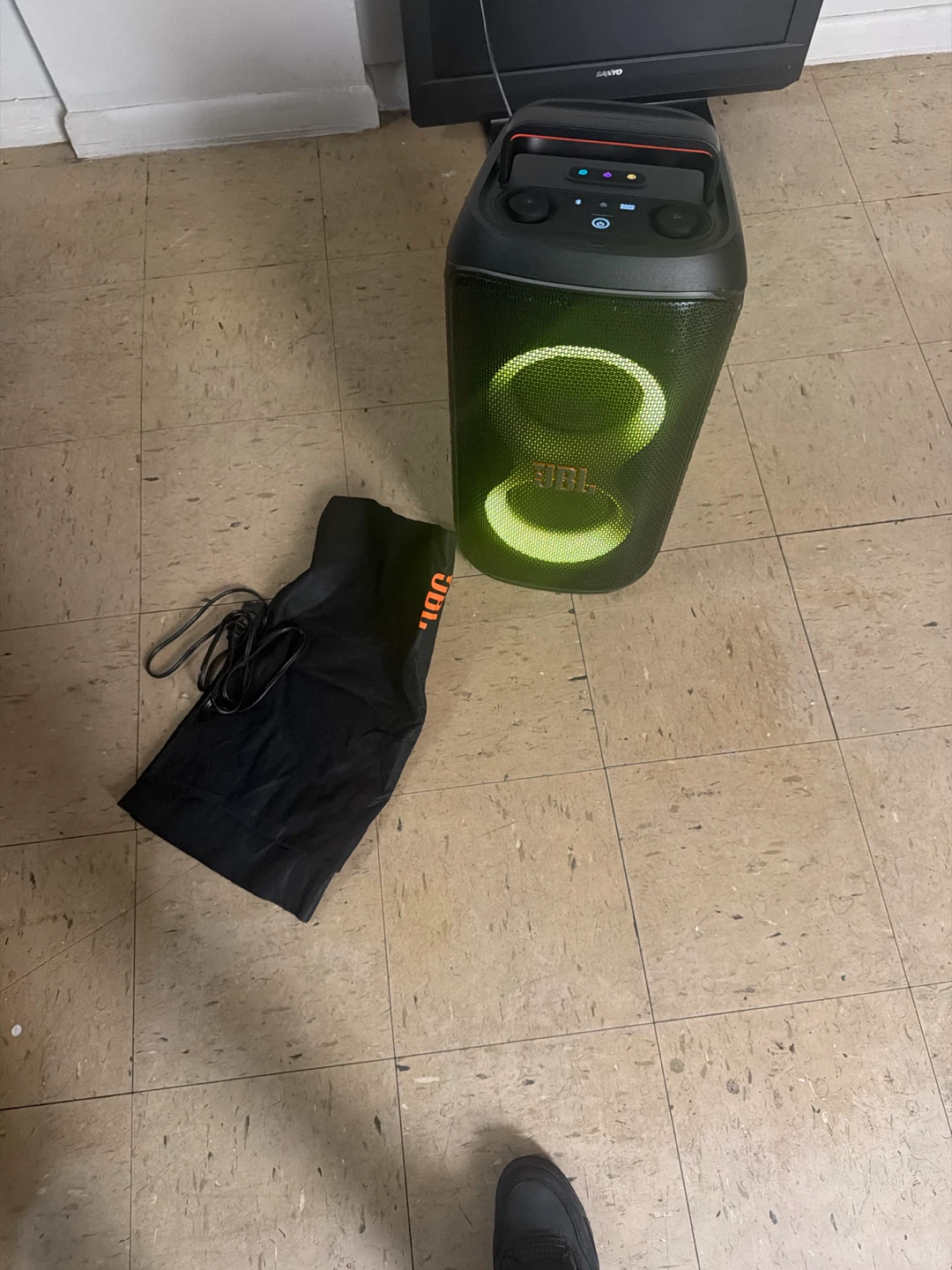 JBL Party120 and the battery comes out Speaker with Carry Bag - photo 3