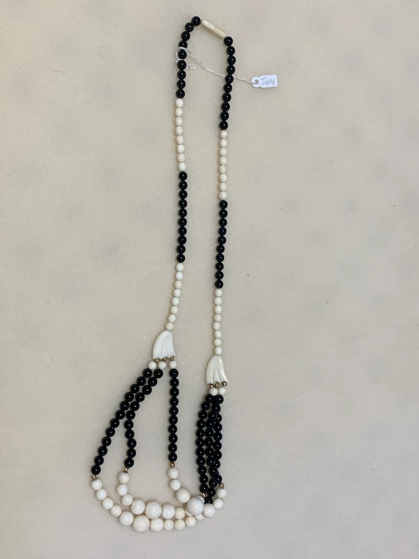 Vintage Black and White Beaded Necklace - photo 2
