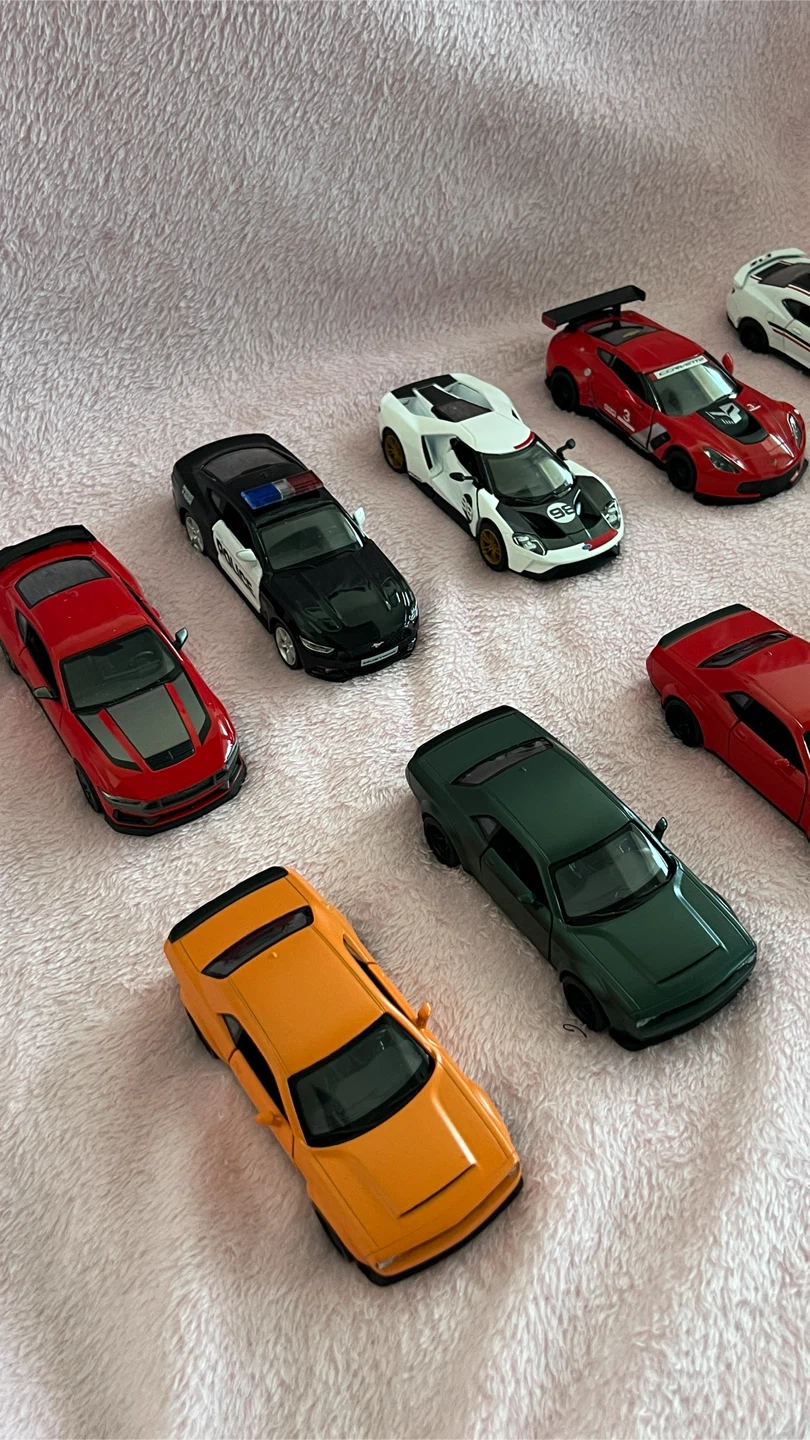 $20/lot Collection of Die-Cast Model Cars 1:32 - photo 2