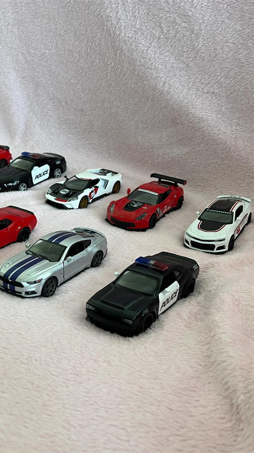 $20/lot Collection of Die-Cast Model Cars 1:32 - photo 3