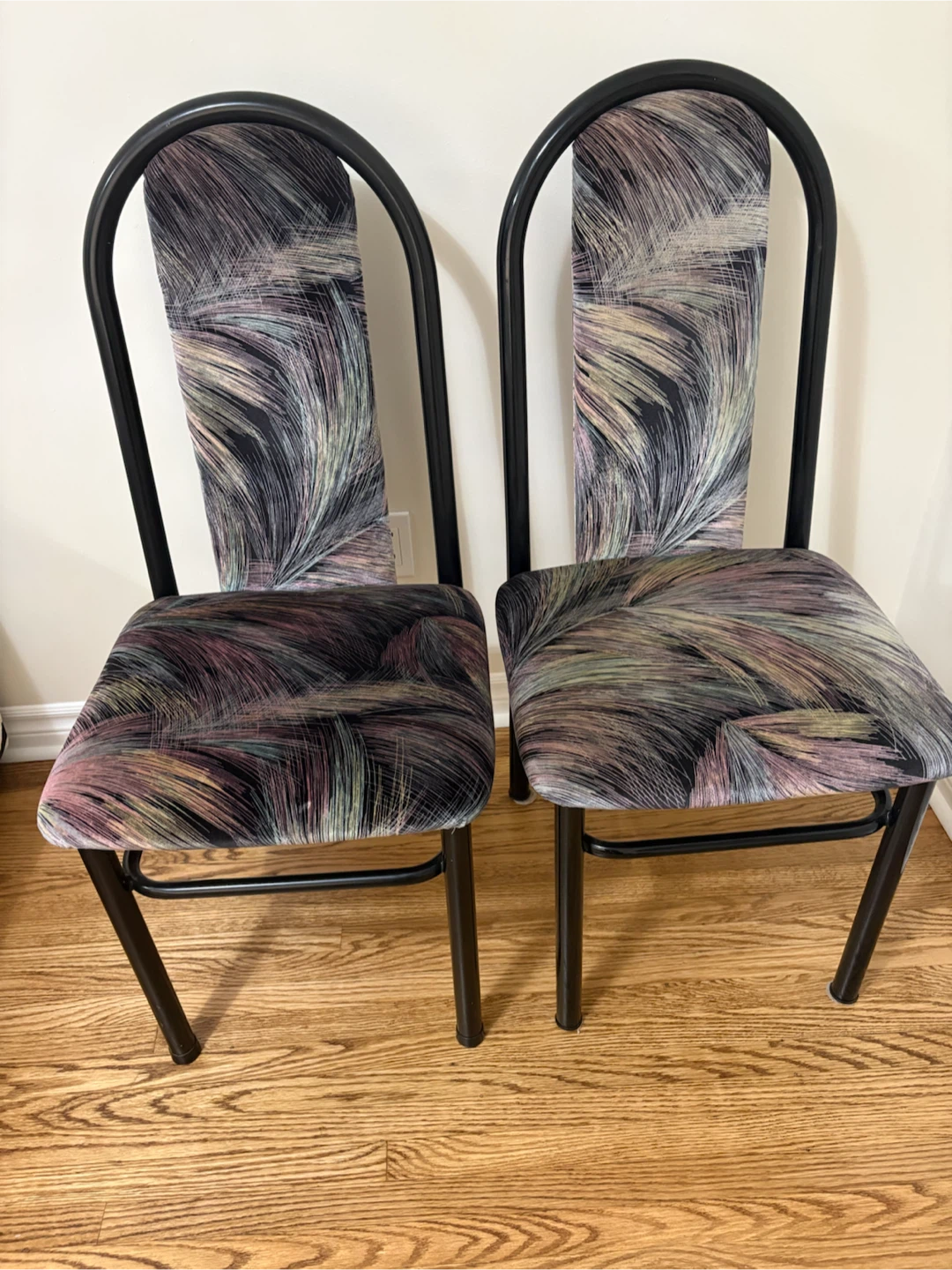 Set of 4 Dining Chairs with Patterned Upholstery