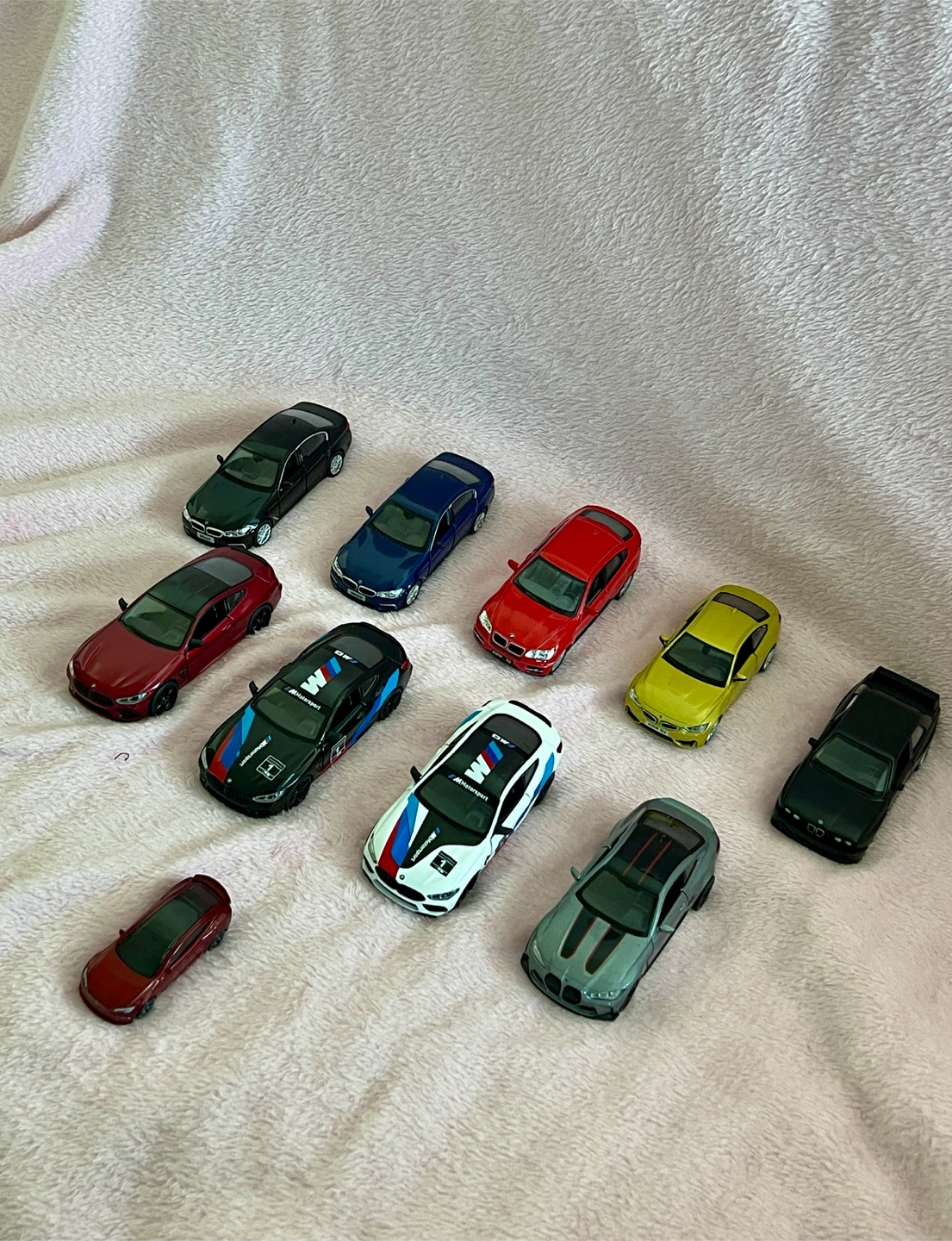 $20/ lot Collection of 9 Die-Cast BMW Model 1:32 - photo 2