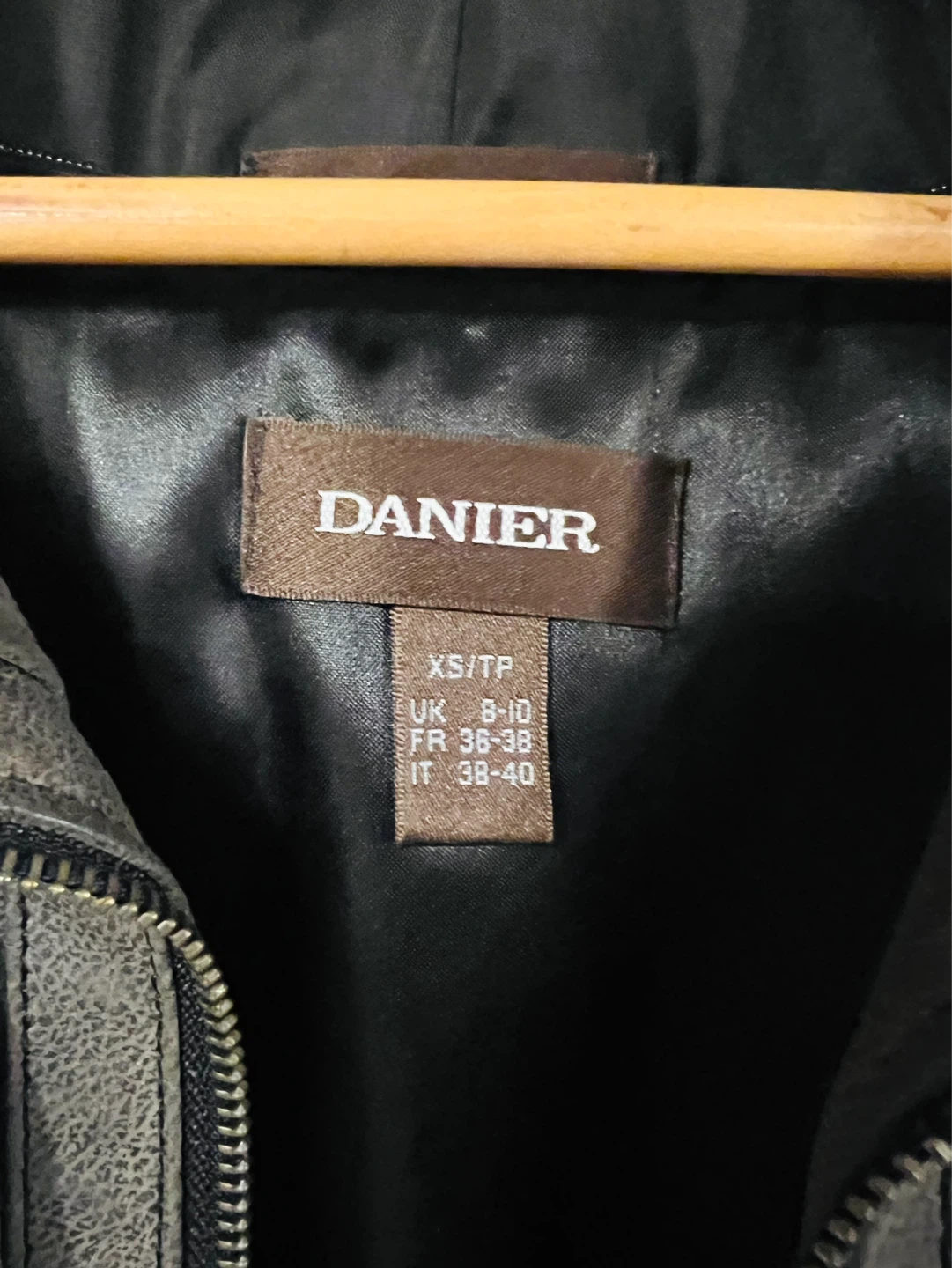Danier Leather Jacket - 8 - photo 5