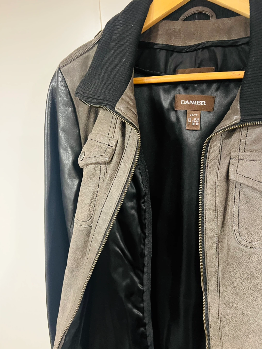 Danier Leather Jacket - 8 - photo 3