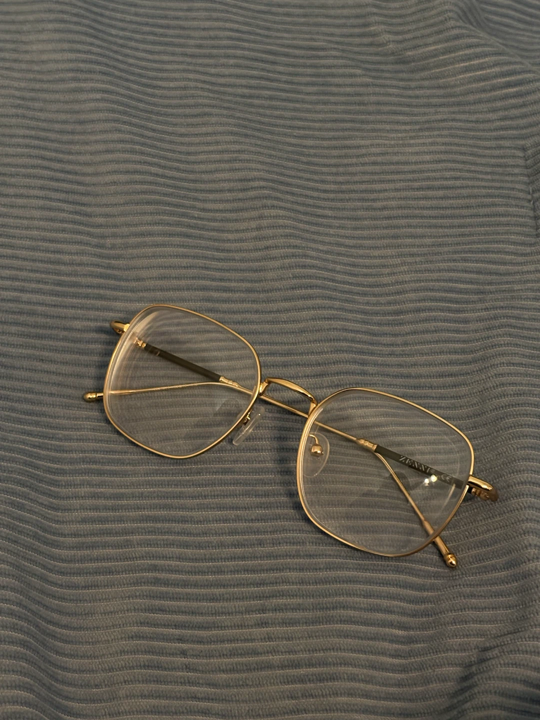 square glasses in gold
