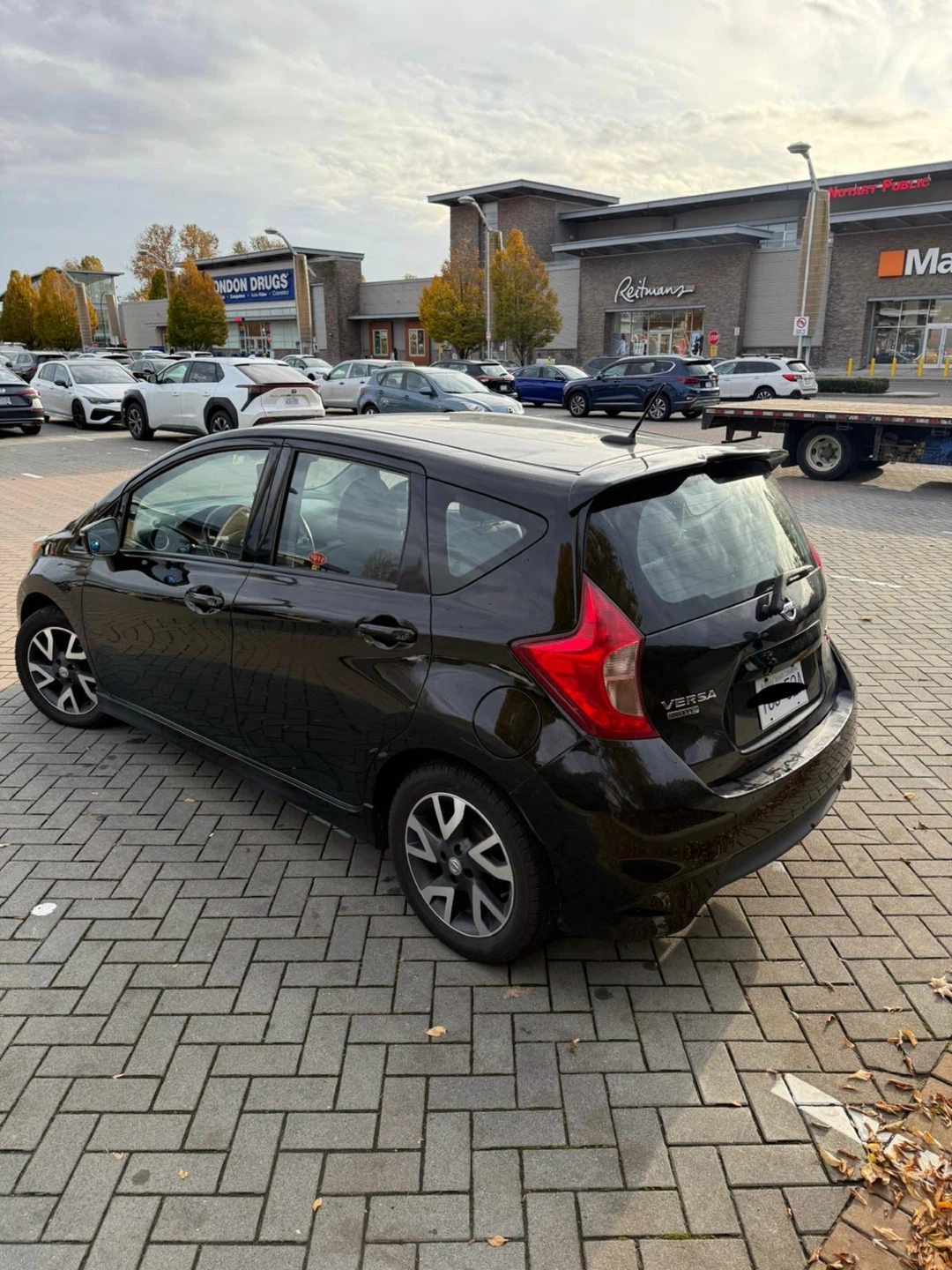 Black Nissan Versa SR Hatchback - photo 3