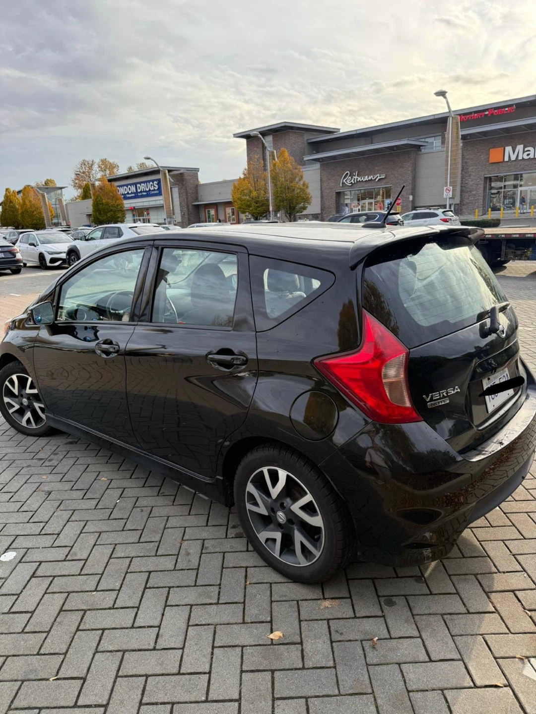 Black Nissan Versa SR Hatchback - photo 5