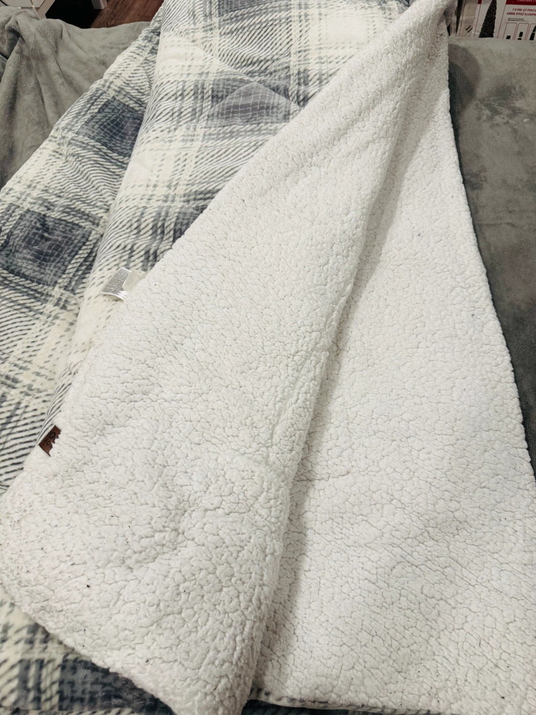 King Roots Home Flannel Sherpa Comforter – Costco Exclusive