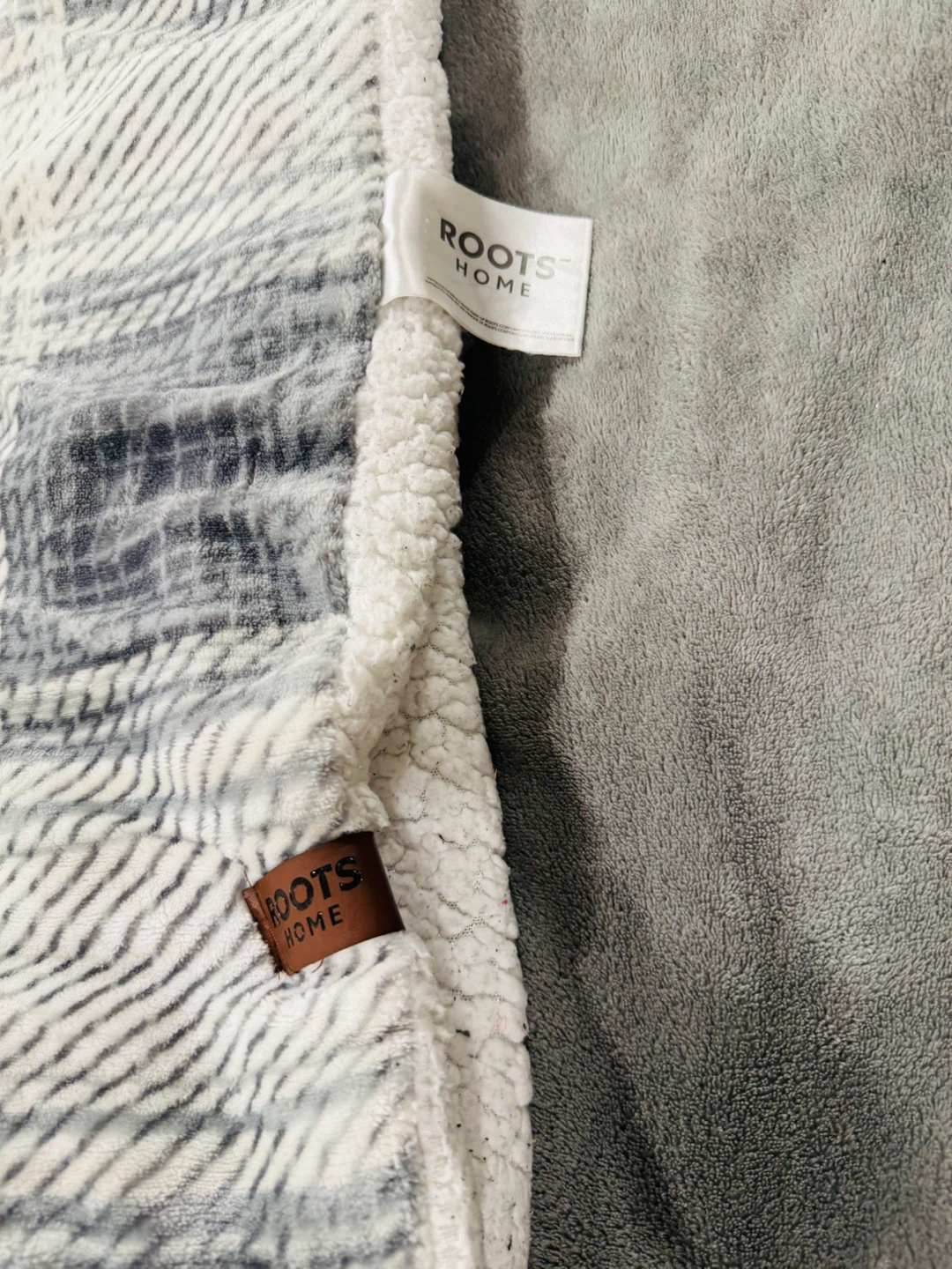 King Roots Home Flannel Sherpa Comforter – Costco Exclusive - photo 2