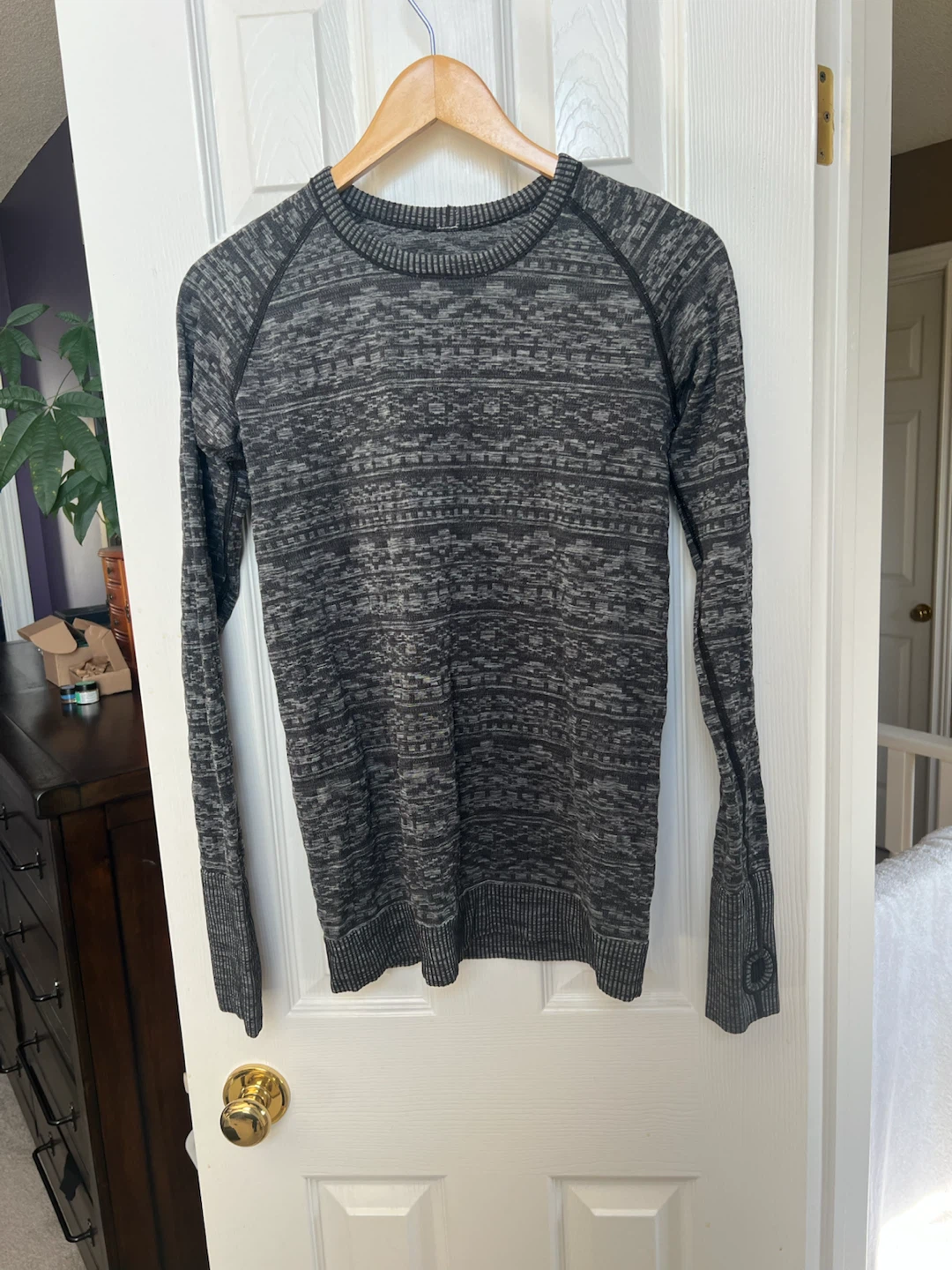 Size 4 lulu long sleeve top