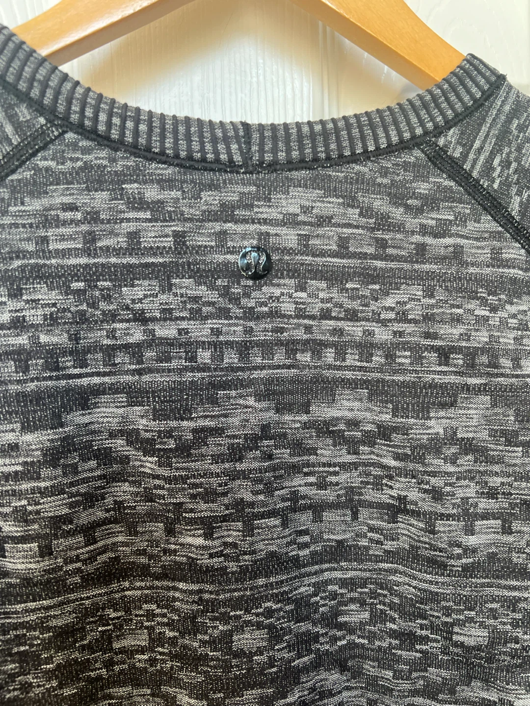 Size 4 lulu long sleeve top - photo 3