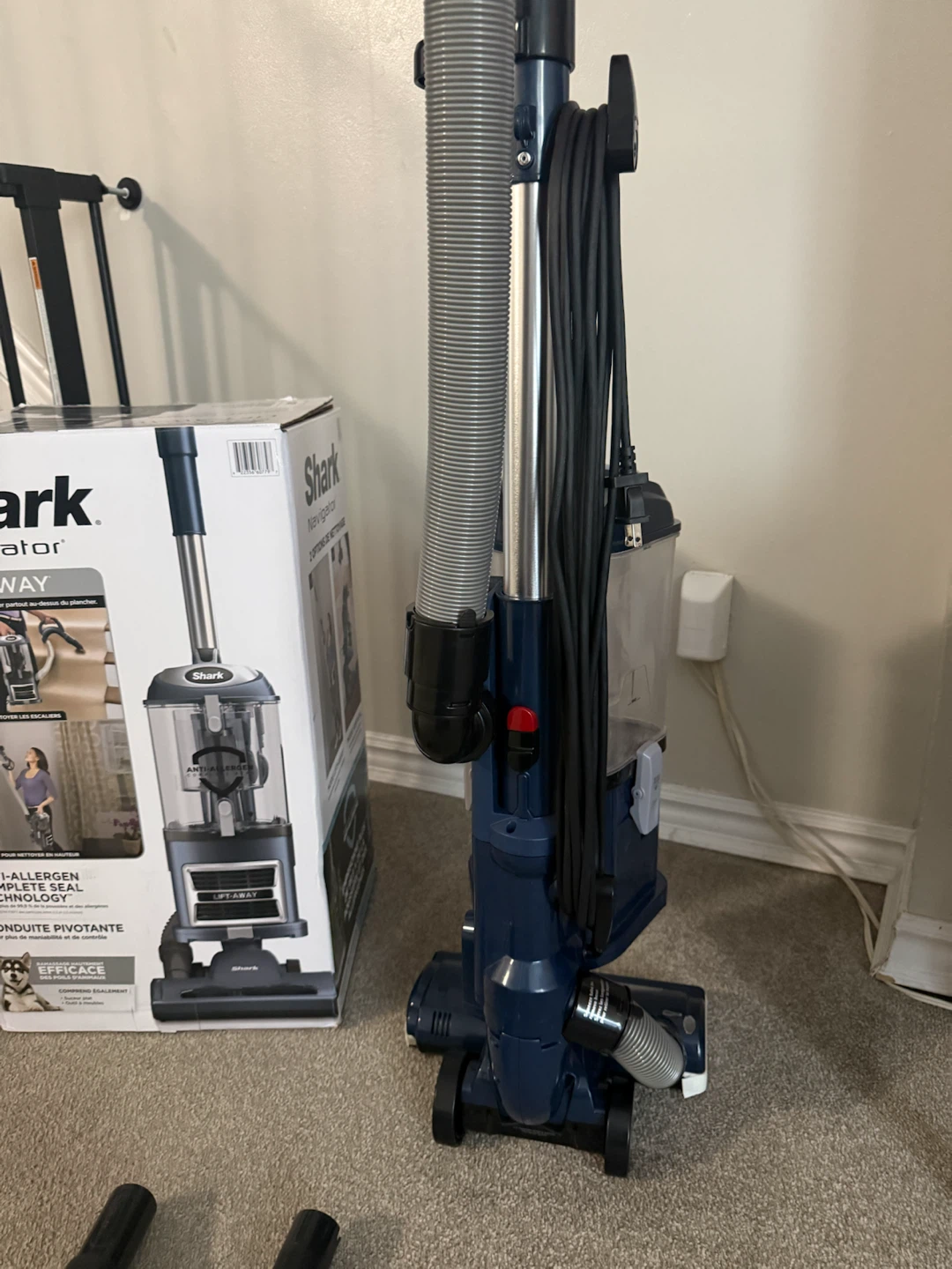 LIKE NEW Shark Navigator Upright Vacuum - photo 4