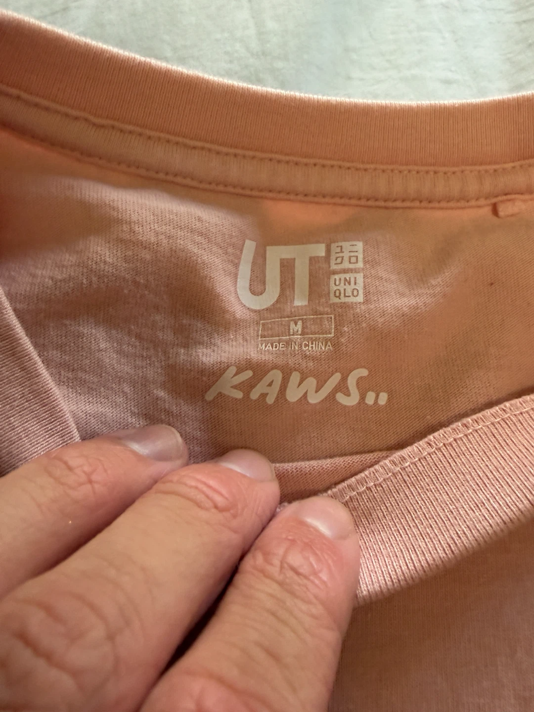 Uniqlo UT KAWS Companion T-Shirt Peach Size M - photo 2