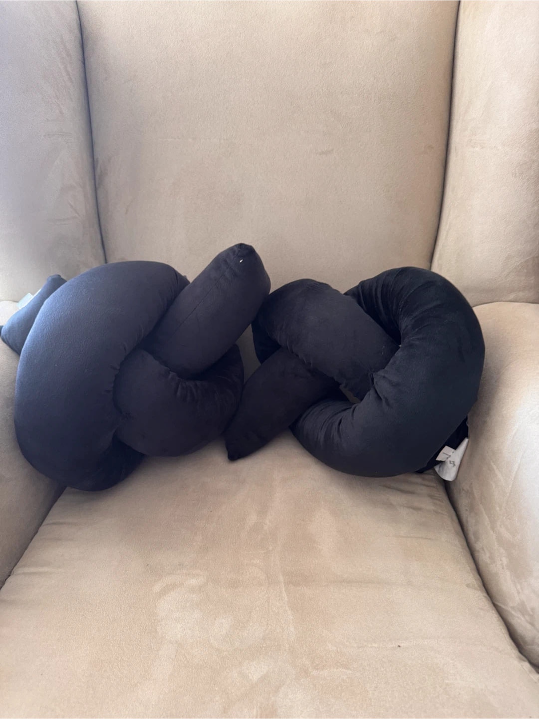 Black Knot Pillow - photo 2