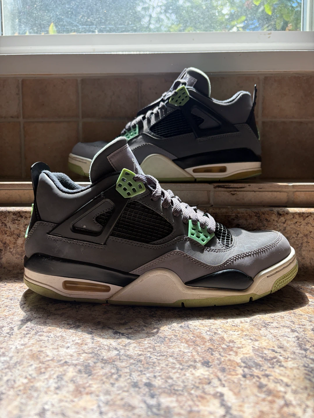 Air Jordan 4 Retro 'Green Glow'