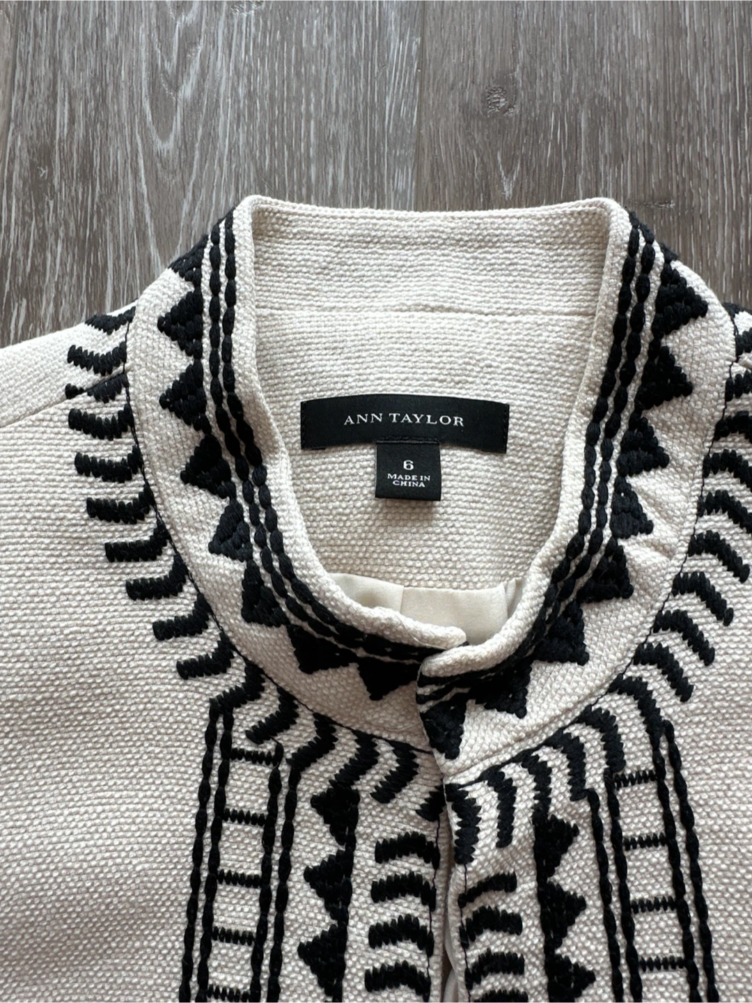 Ann Taylor Embroidered Jacket Size 6 - photo 2