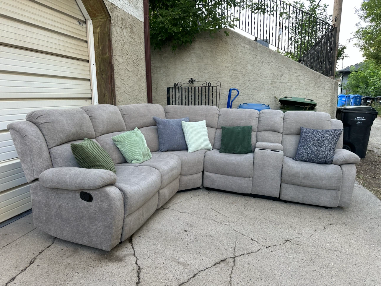 Leon’s Light Grey Reclining Sectional