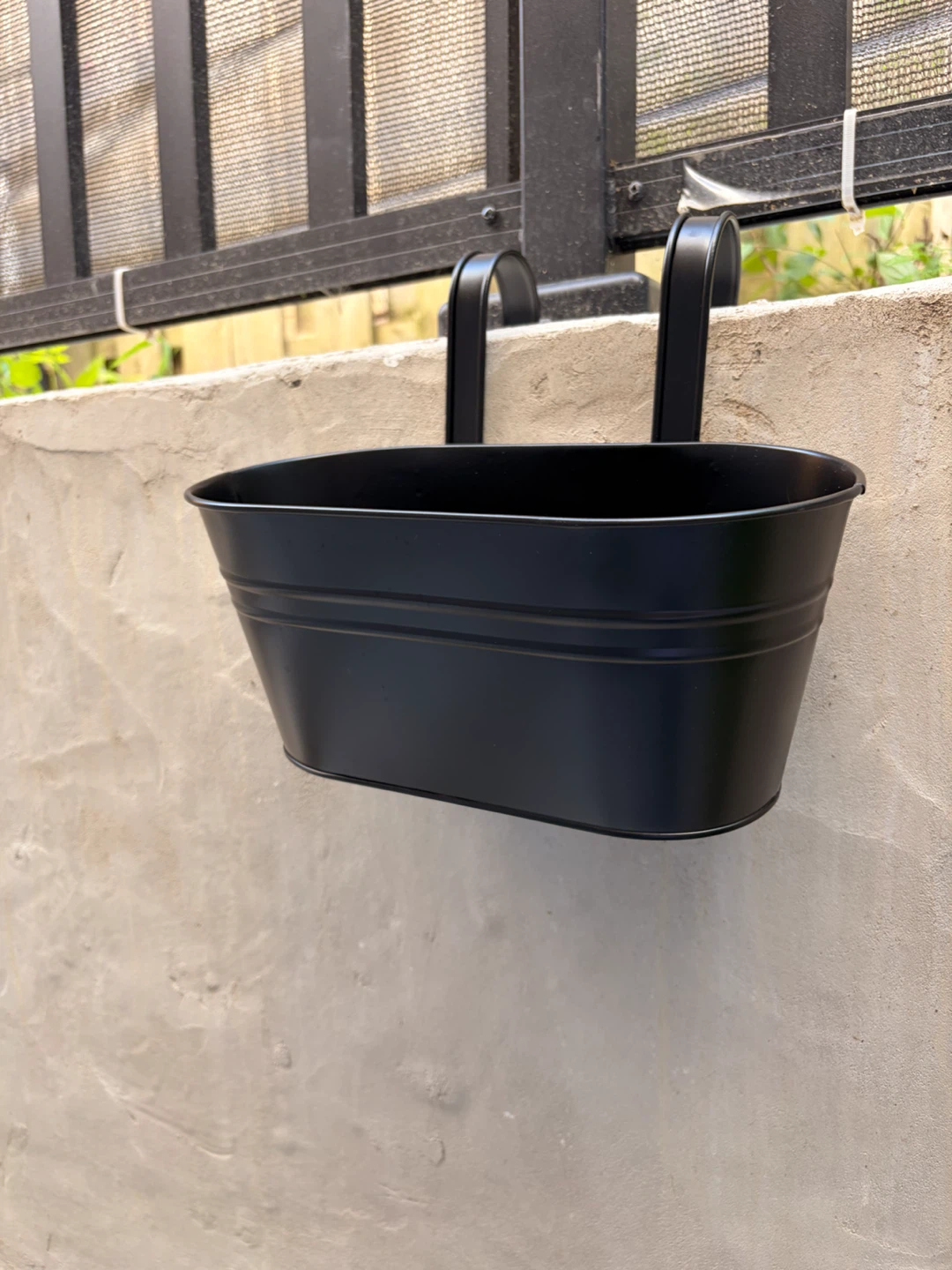 Hanging plant box
