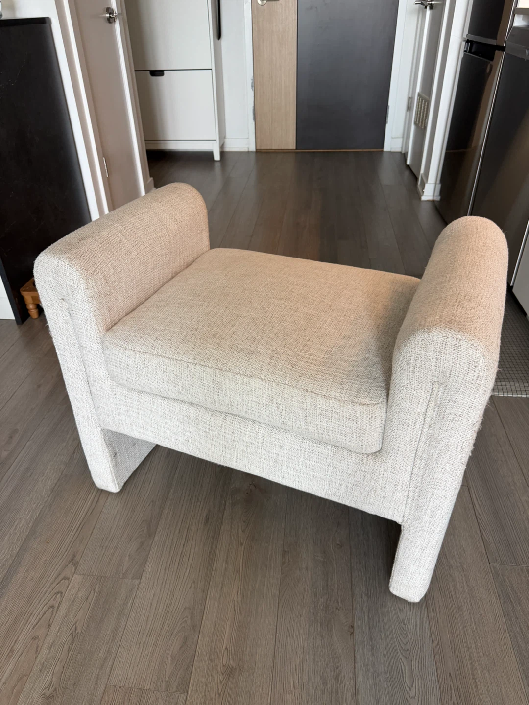 Cream Upholstered Bench - photo 2