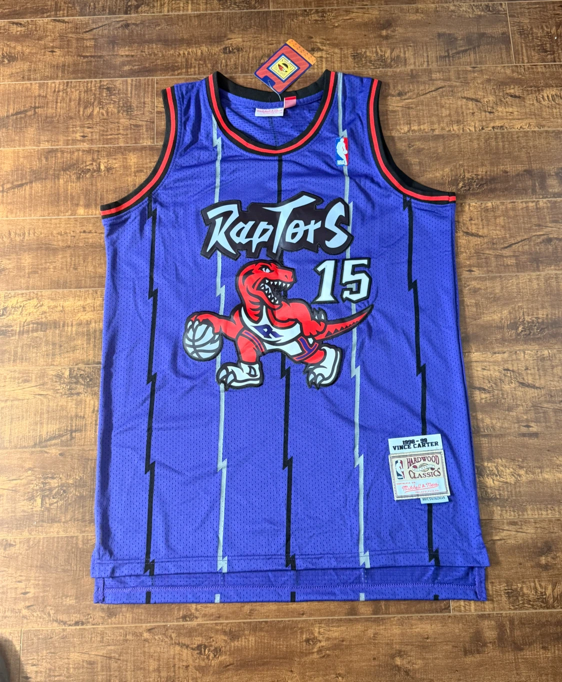 Toronto Raptors Jersey Vintage Carter#15 Size Large & Medium New