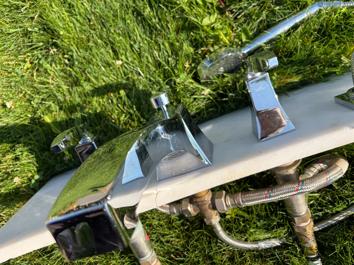 Chrome Finish, faucet European Tub, with handheld shower - photo 4