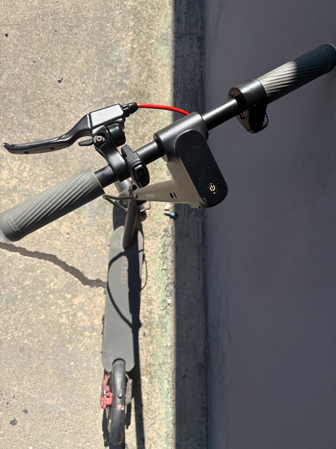 Fifth wheel Escooter 18 mph comes wit charger - photo 3