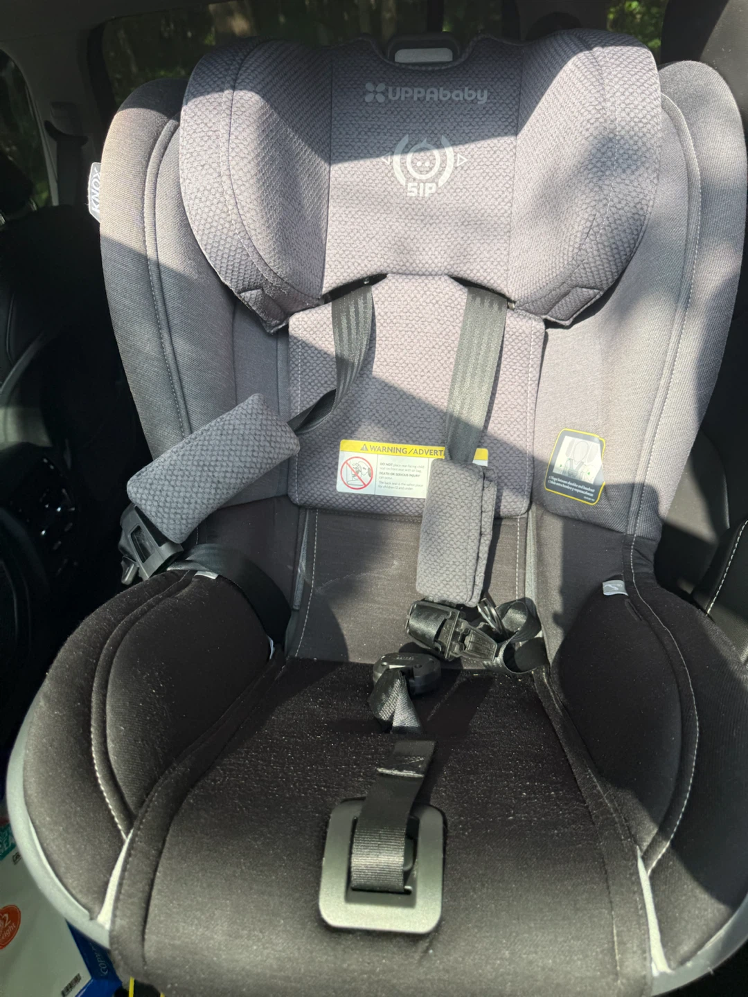 Baby car seat holds up to 45 pounds
