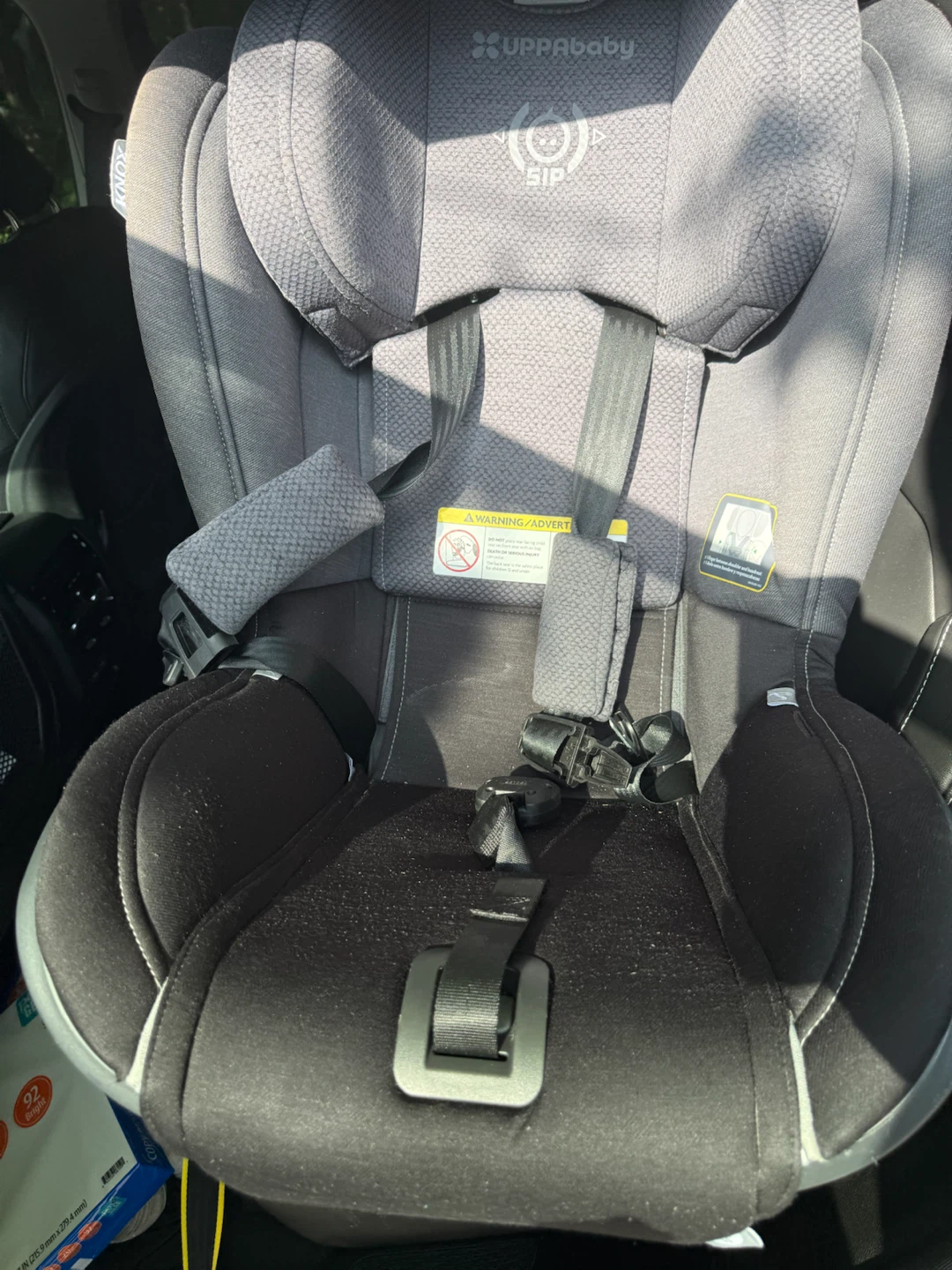 Baby car seat holds up to 45 pounds - photo 2