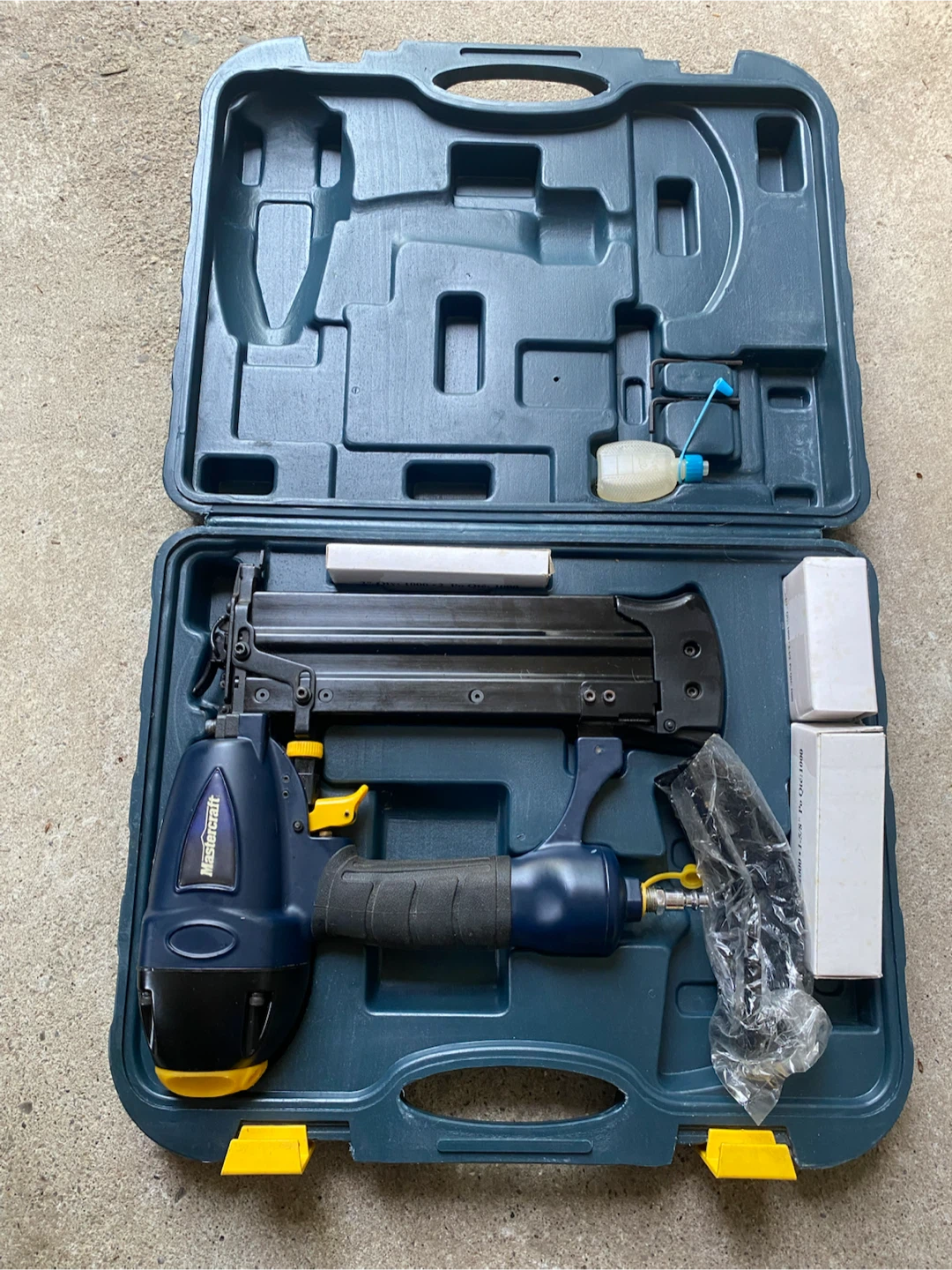 3-in-1 Pneumatic Brad/Finish Nailer & Stapler/Staple Gun - photo 3