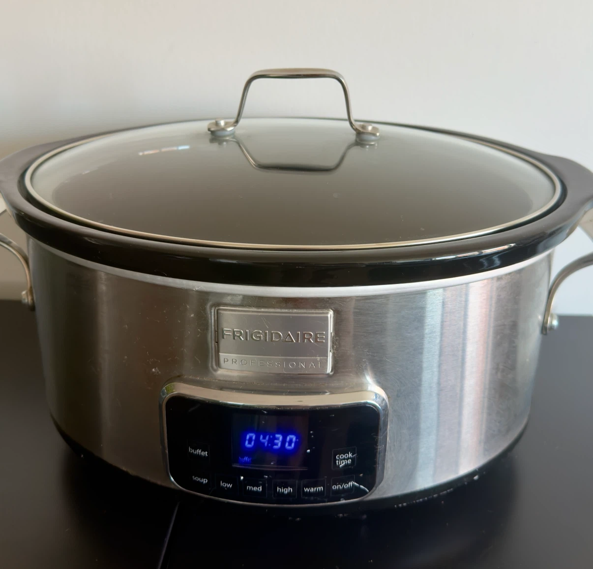 Frigidaire Professional 7-qt slow cooker