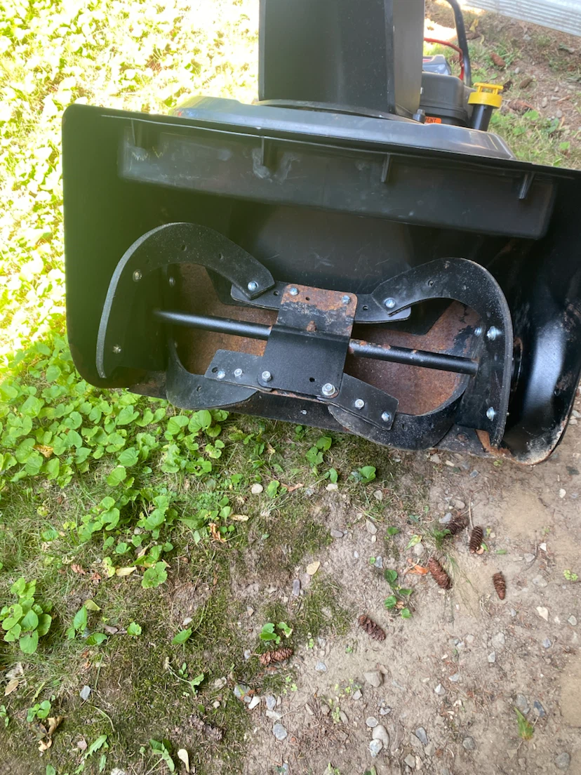 Briggs & Stratton 922SS Snowblower - photo 3