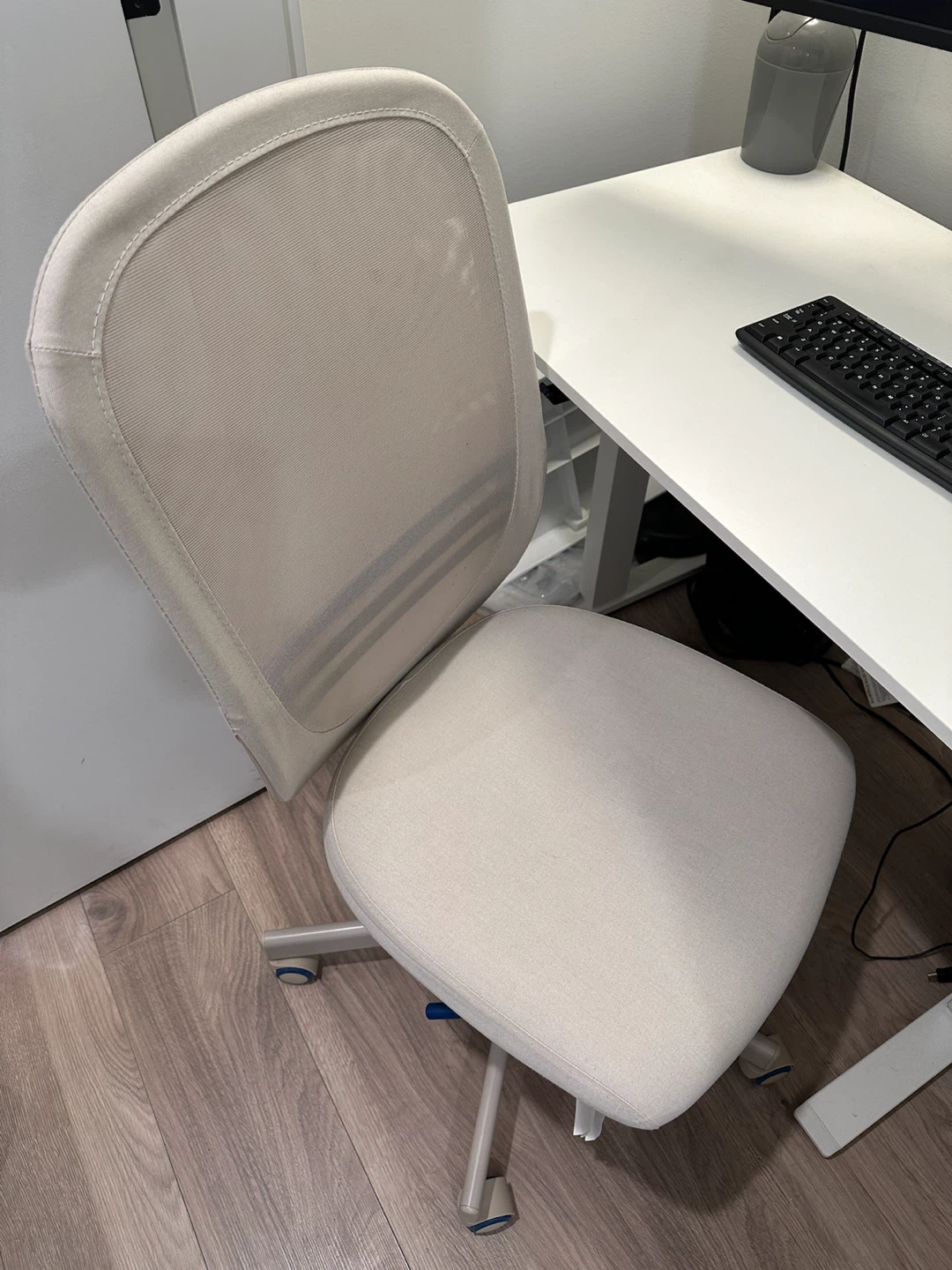 Office table & chair + 2 desktops A+ wireless mouse/keyboard - photo 4