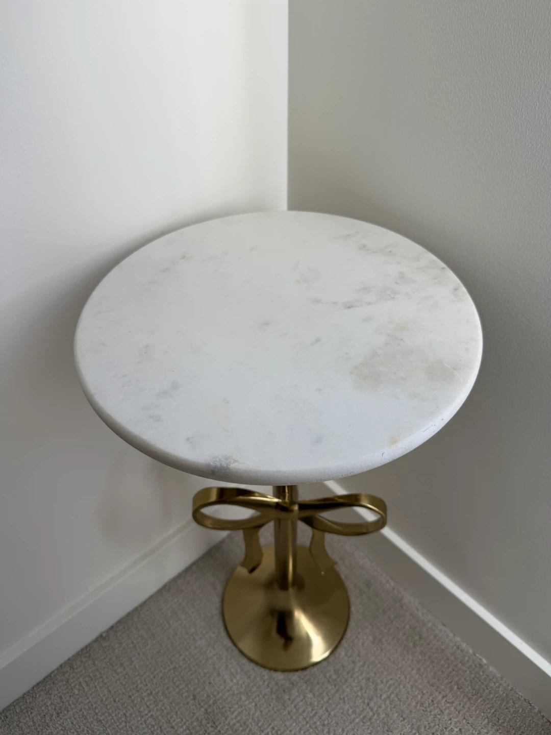 White Marble Top Accent Table with Gold Base - photo 2
