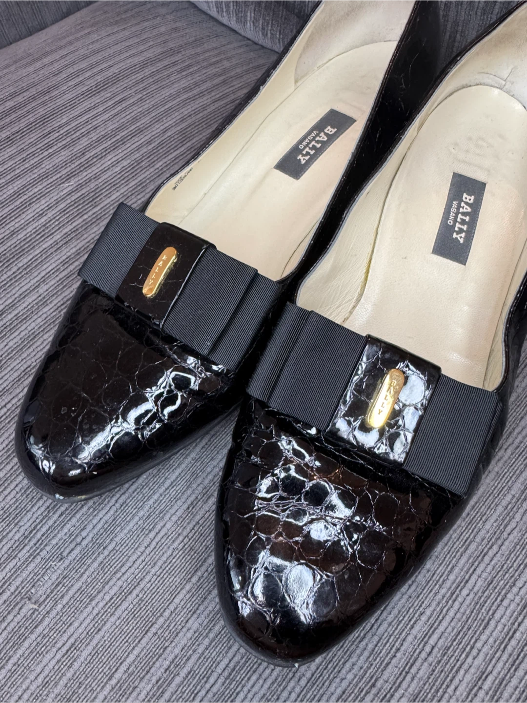 Bally Medlana Black Patent Leather Bow Low Heel Pumps Size 8