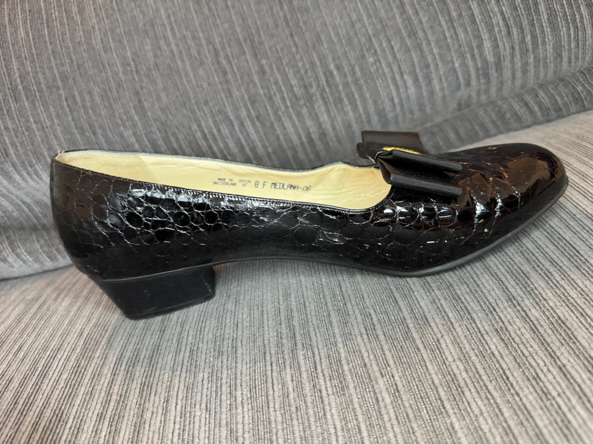 Bally Medlana Black Patent Leather Bow Low Heel Pumps Size 8 - photo 4
