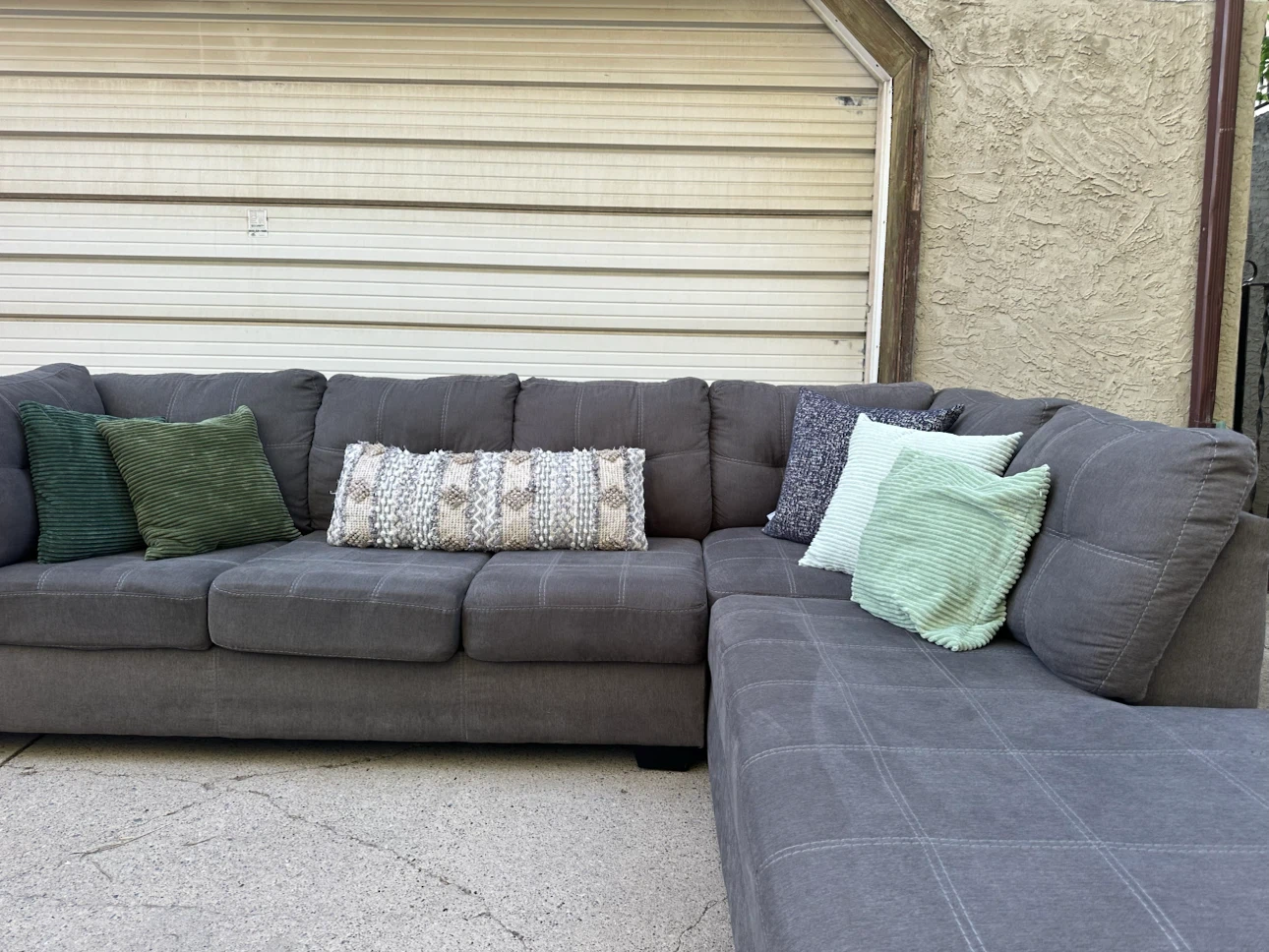 Modern Ashley HomeStore Sectional with Chaise - photo 4