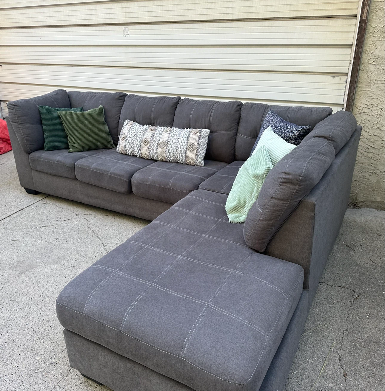 Modern Ashley HomeStore Sectional with Chaise - photo 5