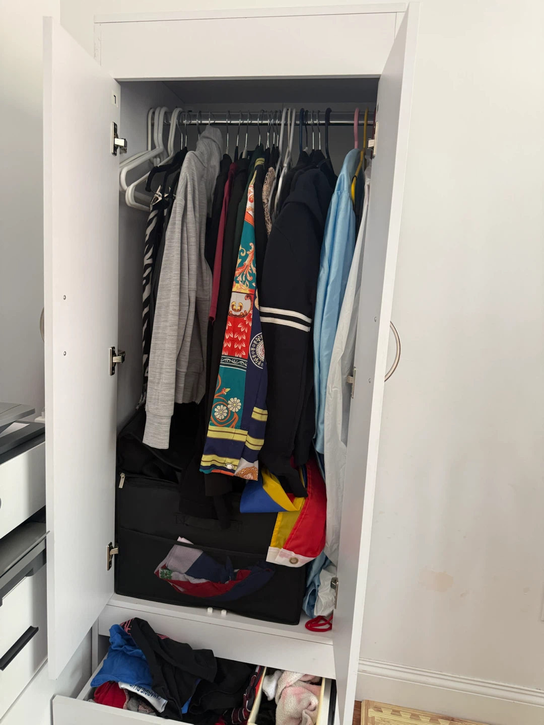 Wooden wardrobe - photo 3