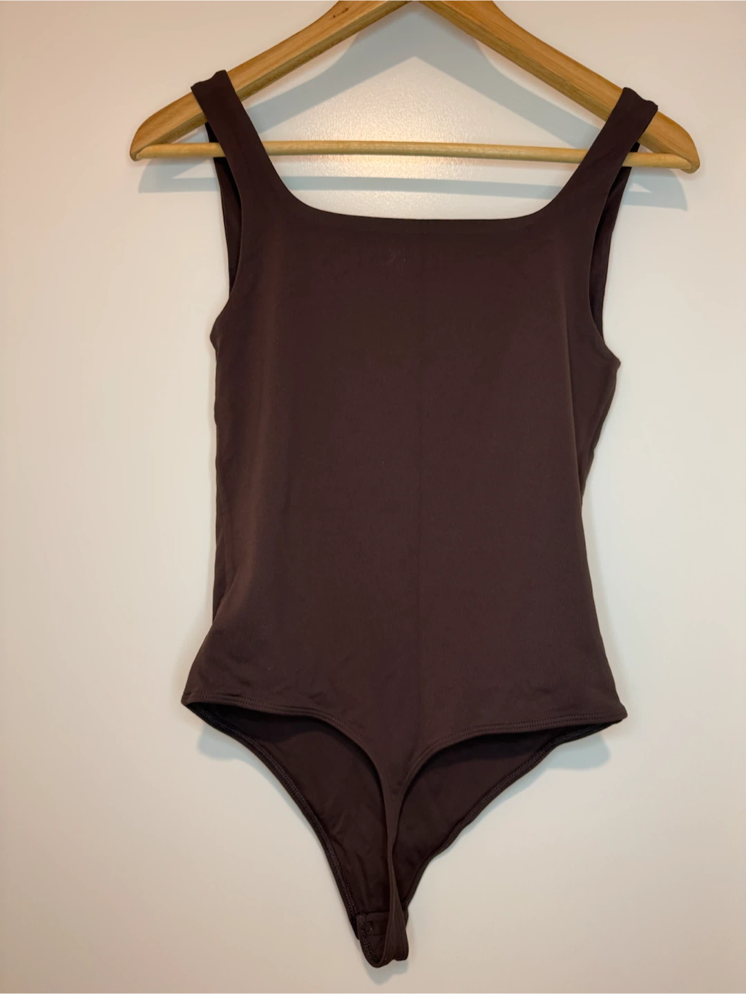 Aritzia Babaton Contour Bodysuit Brown Sleeveless Size M - photo 2