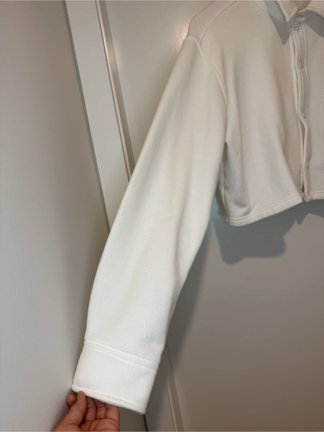 Aritzia TNA Cozy Fleece Boyfriend Cropped Shirt White - photo 3