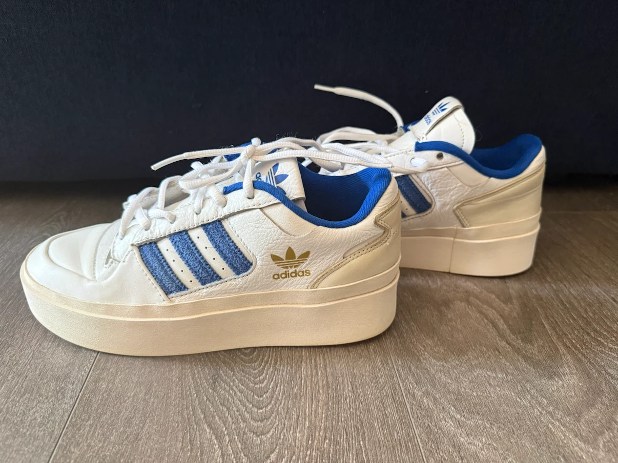 Sneakers - Great Condition - photo 2