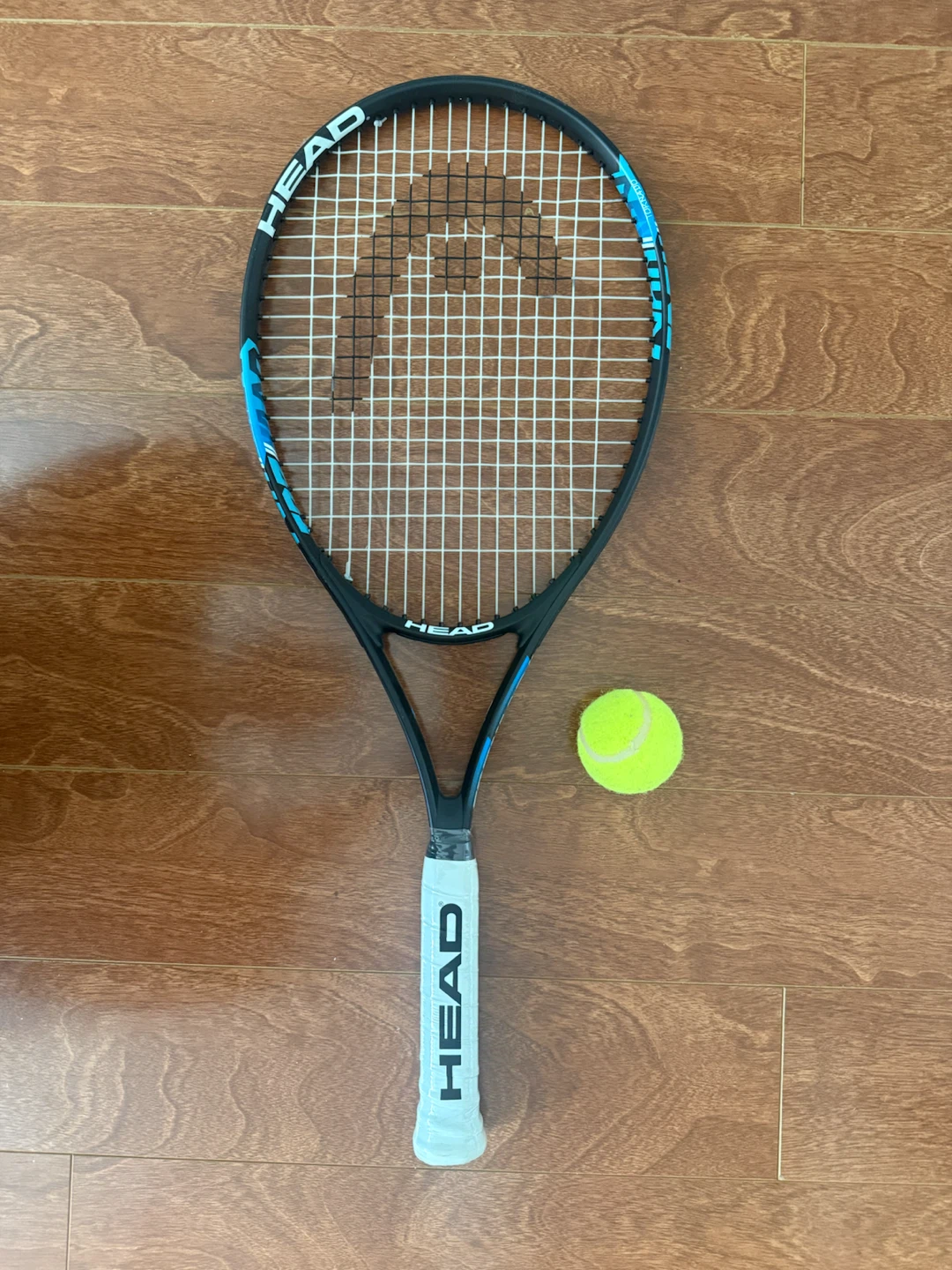 Head Tennis Racket with free tennis ball