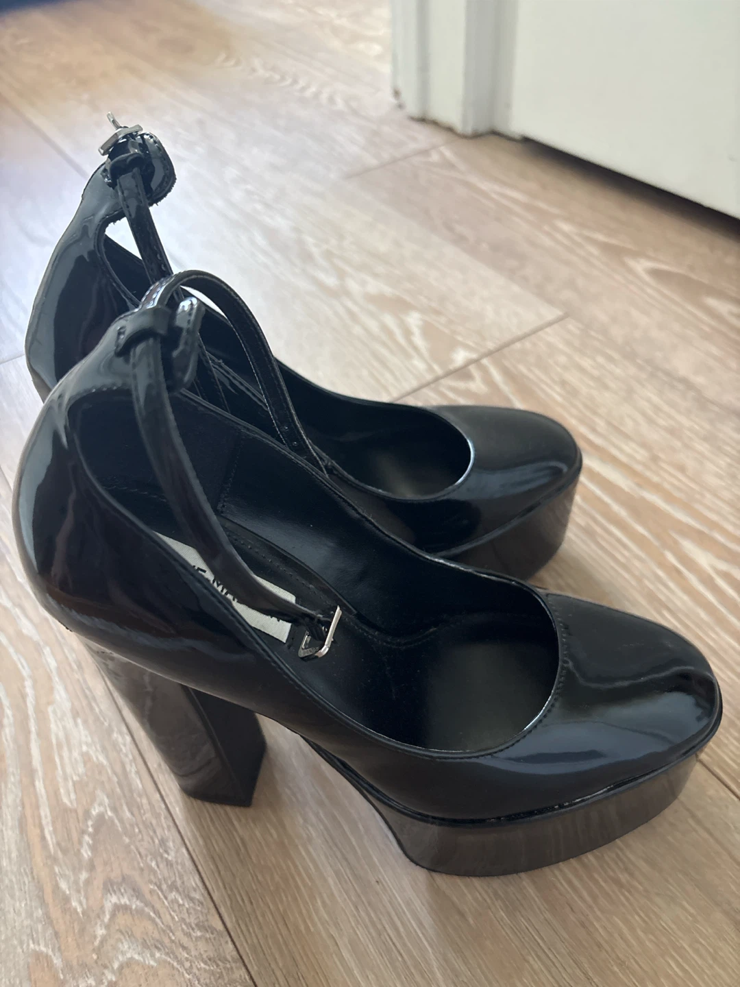 Steve Madden Black Patent Platform Heels with Ankle Strap - photo 2