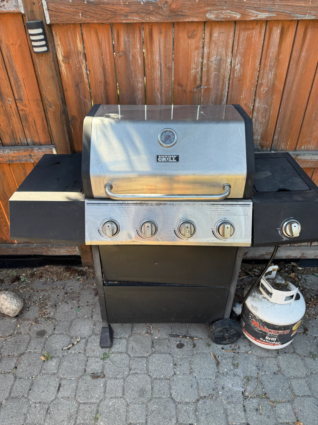 Barbecue with Side Burner