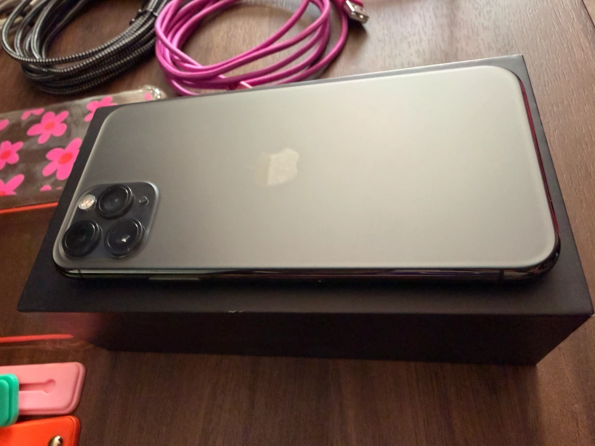 Unlocked 256 GB iPhone 11pro with Apple Watch SE