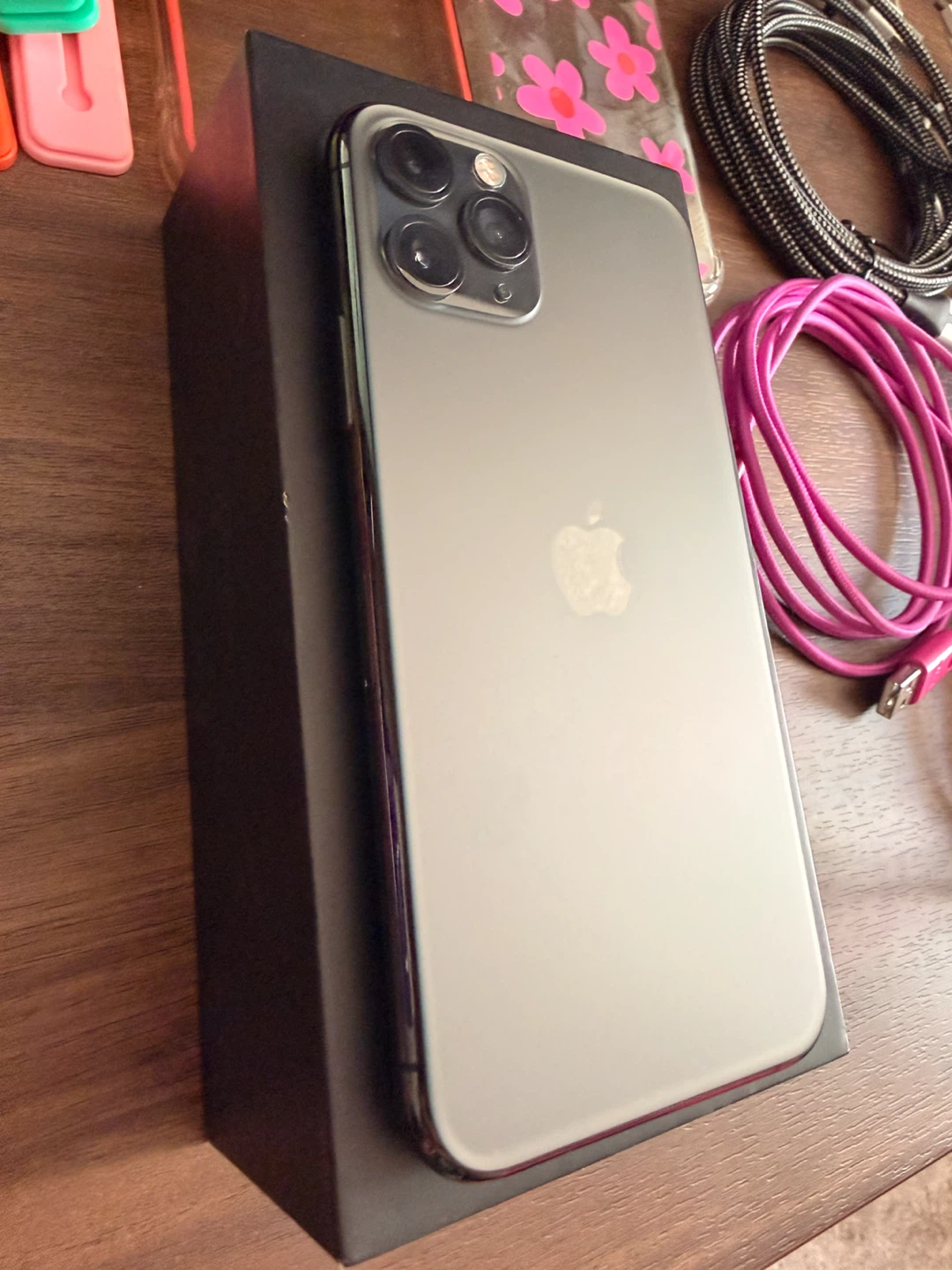 Unlocked 256 GB iPhone 11pro with Apple Watch SE - photo 2